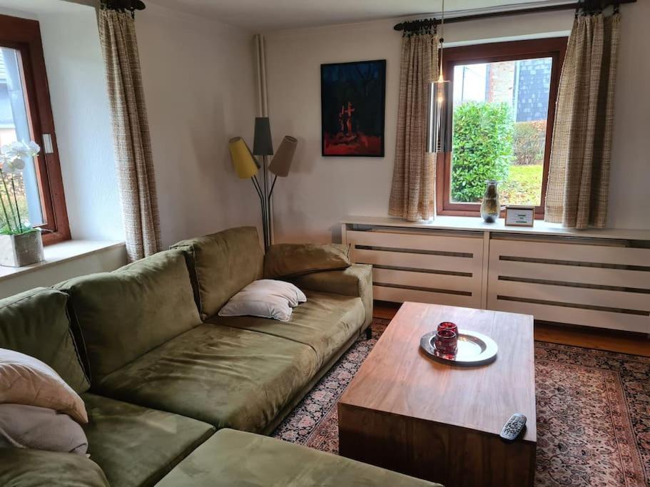 Haus Paesch Nahe See Mit Beheiztem Whirlpool/Sauna Bütgenbach Eksteriør billede